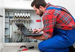 service-tech-commercial-ac-repair-services-maintenance-checks
